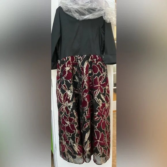 Rickie Freeman for Teri Jon Metallic Jacquard Gown - Picture 10 of 15